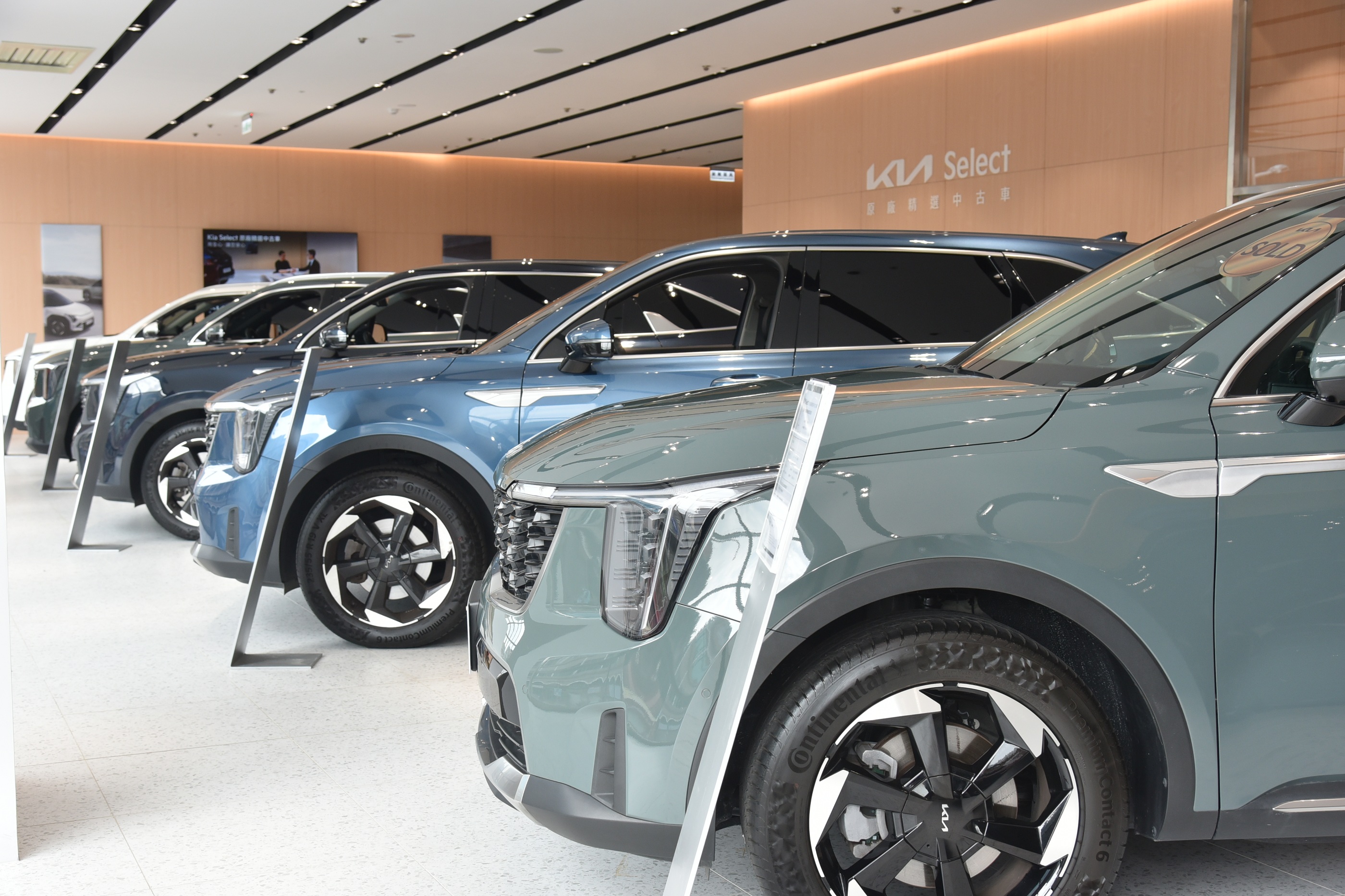 1. Kia總代理台灣森那美起亞於1月25日在高雄民族展示中心舉辦第二場「Kia Select原廠精選中古車展」，提供中南部朋友們更多元的選擇。